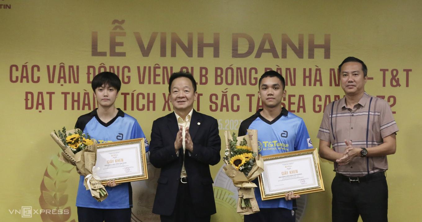 Bầu Hiển thưởng hơn 1 tỷ đồng cho HC vàng bóng bàn SEA Games